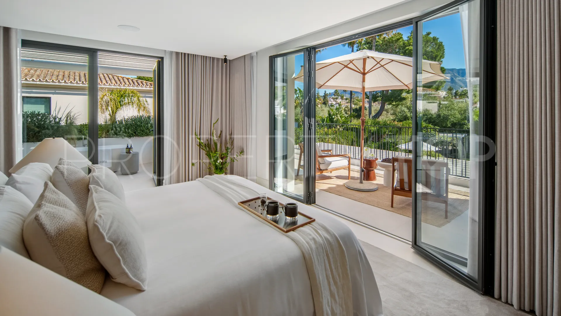 Villa con 4 dormitorios a la venta en Nueva Andalucia