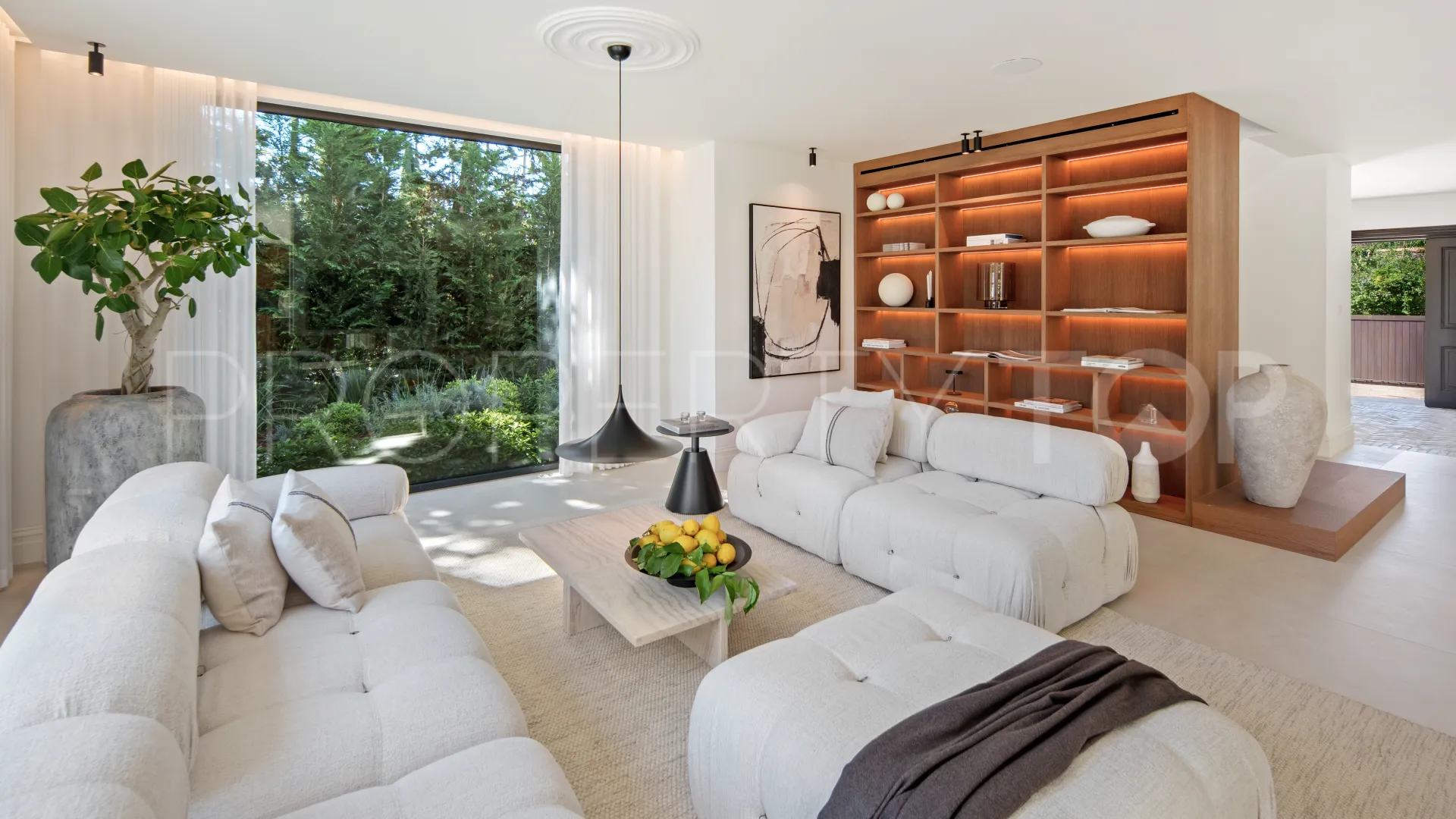 Villa con 4 dormitorios a la venta en Nueva Andalucia