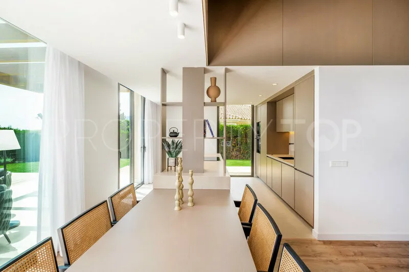 Villa for sale in Benahavis with 4 bedrooms