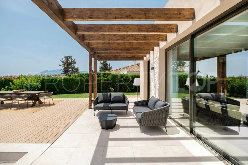 Villa for sale in Benahavis with 4 bedrooms