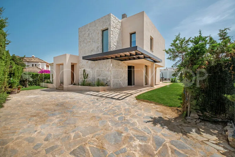 Villa for sale in Benahavis with 4 bedrooms