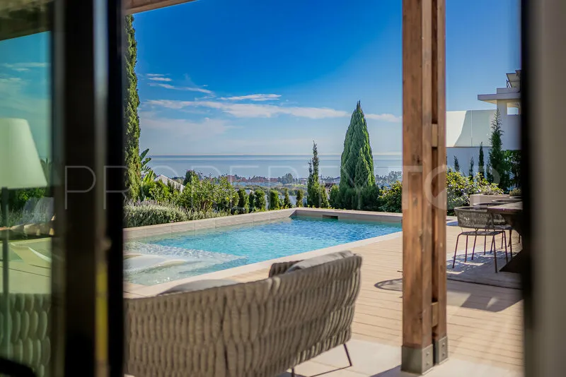 Villa for sale in Benahavis with 4 bedrooms