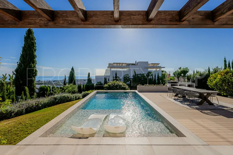 Villa for sale in Benahavis with 4 bedrooms