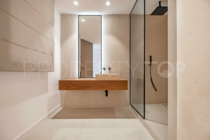 Villa for sale in Benahavis with 4 bedrooms
