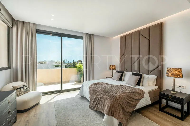 Villa for sale in Benahavis with 4 bedrooms