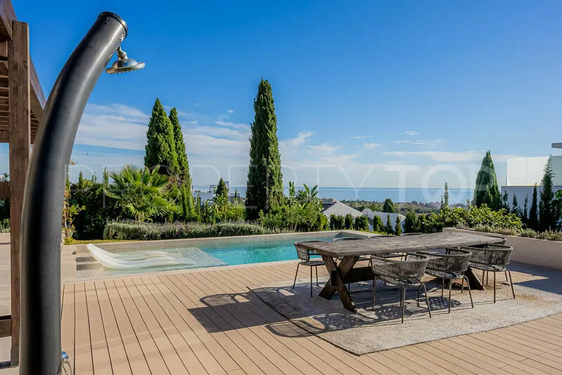 Villa for sale in Benahavis with 4 bedrooms