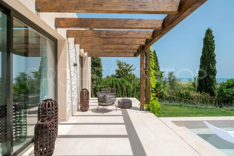 Villa for sale in Benahavis with 4 bedrooms