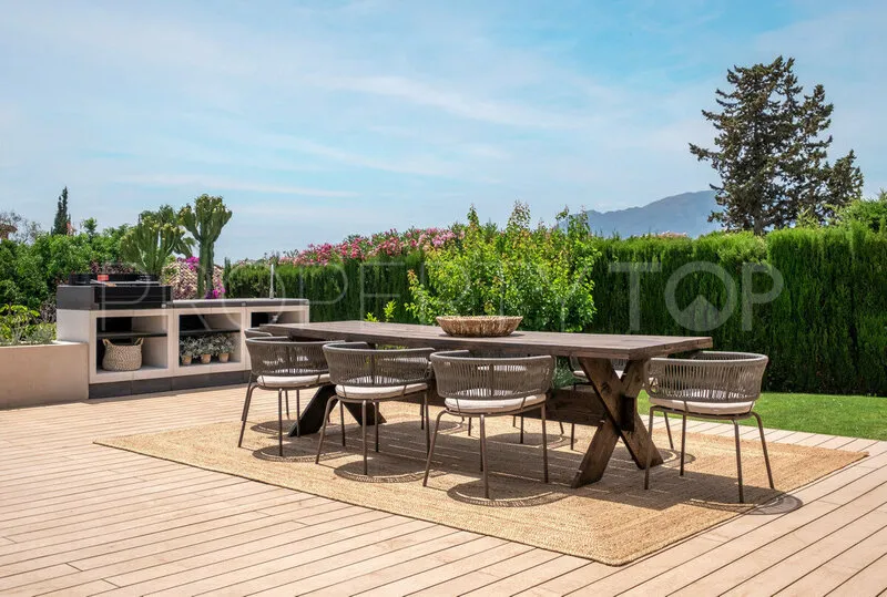 Villa for sale in Benahavis with 4 bedrooms