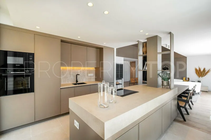 Villa for sale in Benahavis with 4 bedrooms