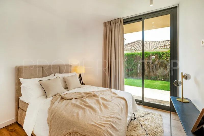 Villa for sale in Benahavis with 4 bedrooms