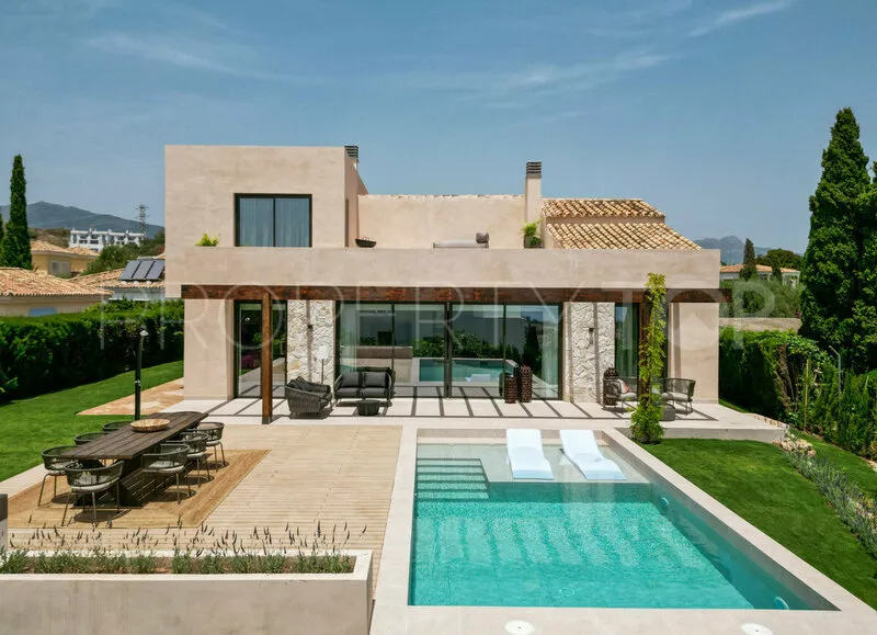 Villa for sale in Benahavis with 4 bedrooms