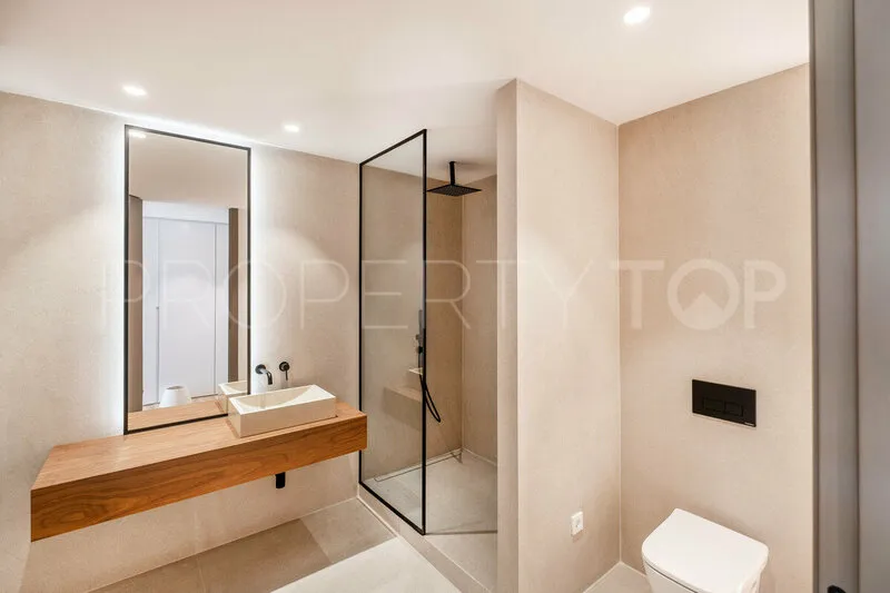 Villa for sale in Benahavis with 4 bedrooms