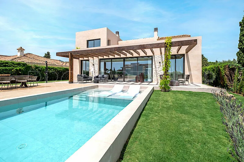 Villa for sale in Benahavis with 4 bedrooms