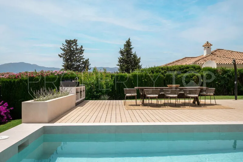 Villa for sale in Benahavis with 4 bedrooms