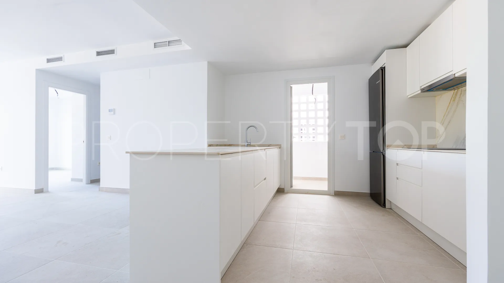 For sale ground floor apartment in Cala de Mijas with 2 bedrooms
