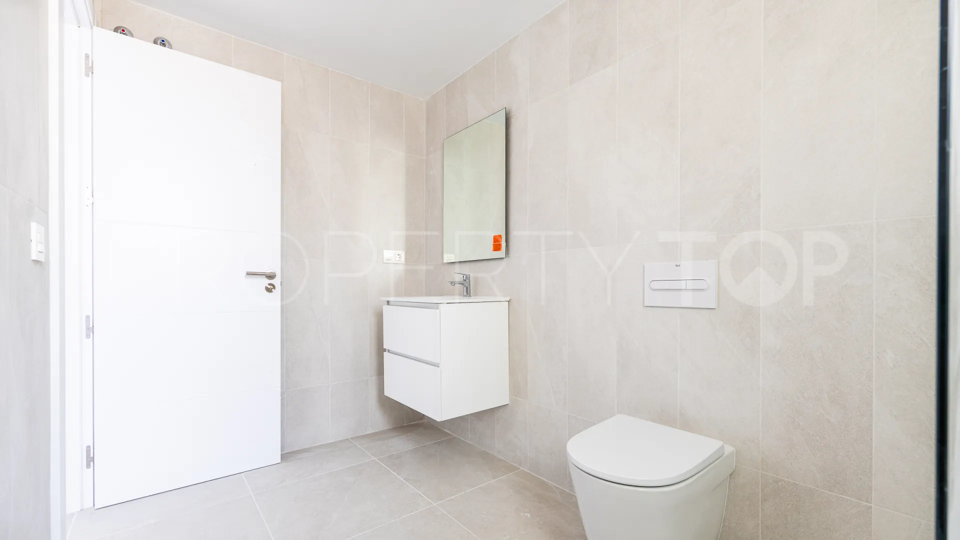 For sale ground floor apartment in Cala de Mijas with 2 bedrooms