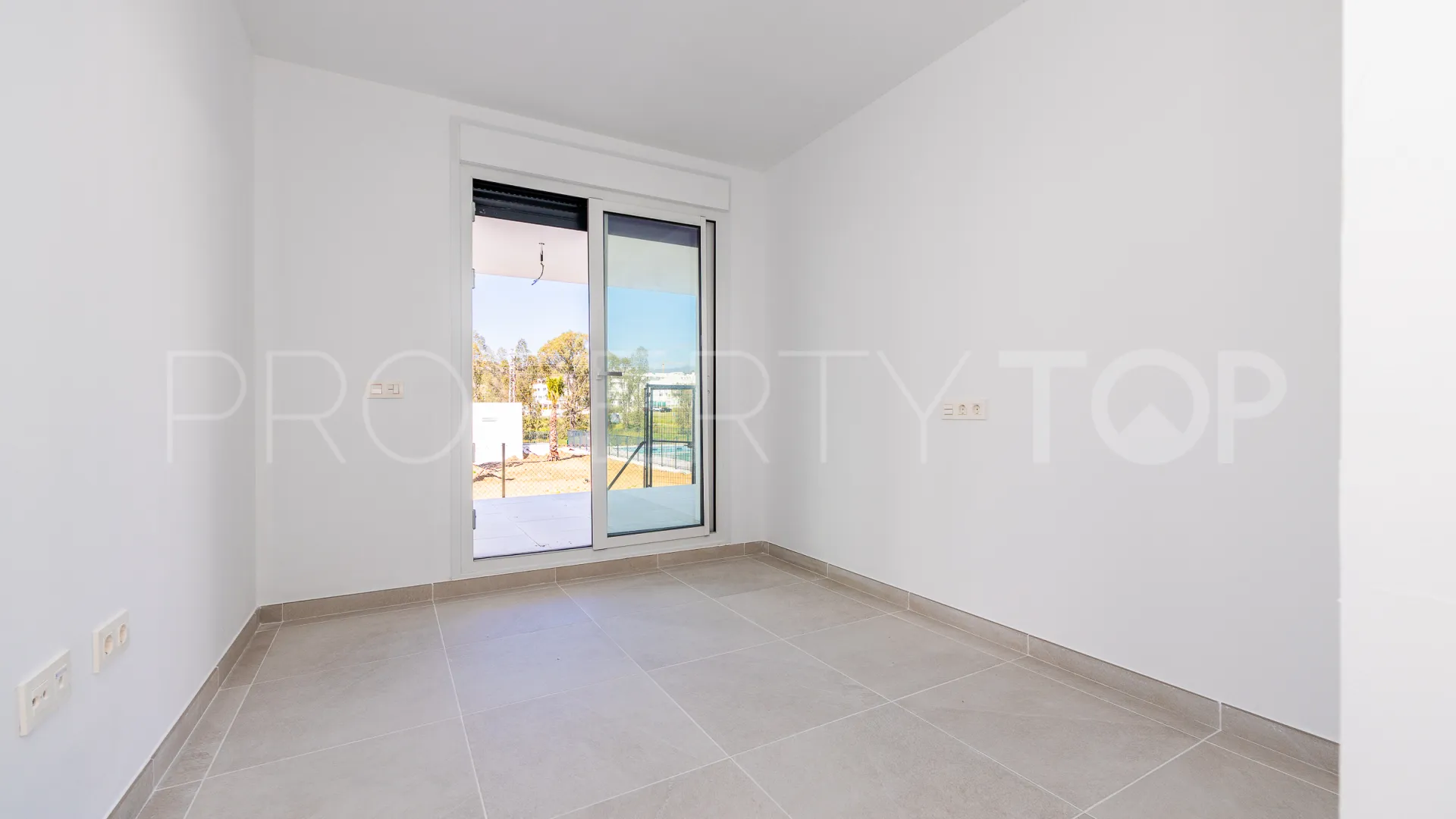 For sale ground floor apartment in Cala de Mijas with 2 bedrooms