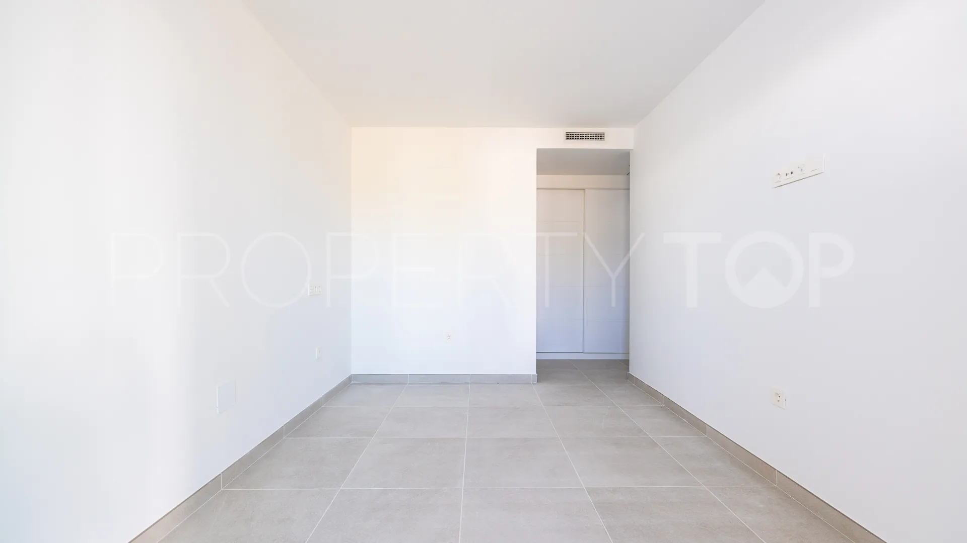 For sale ground floor apartment in Cala de Mijas with 2 bedrooms
