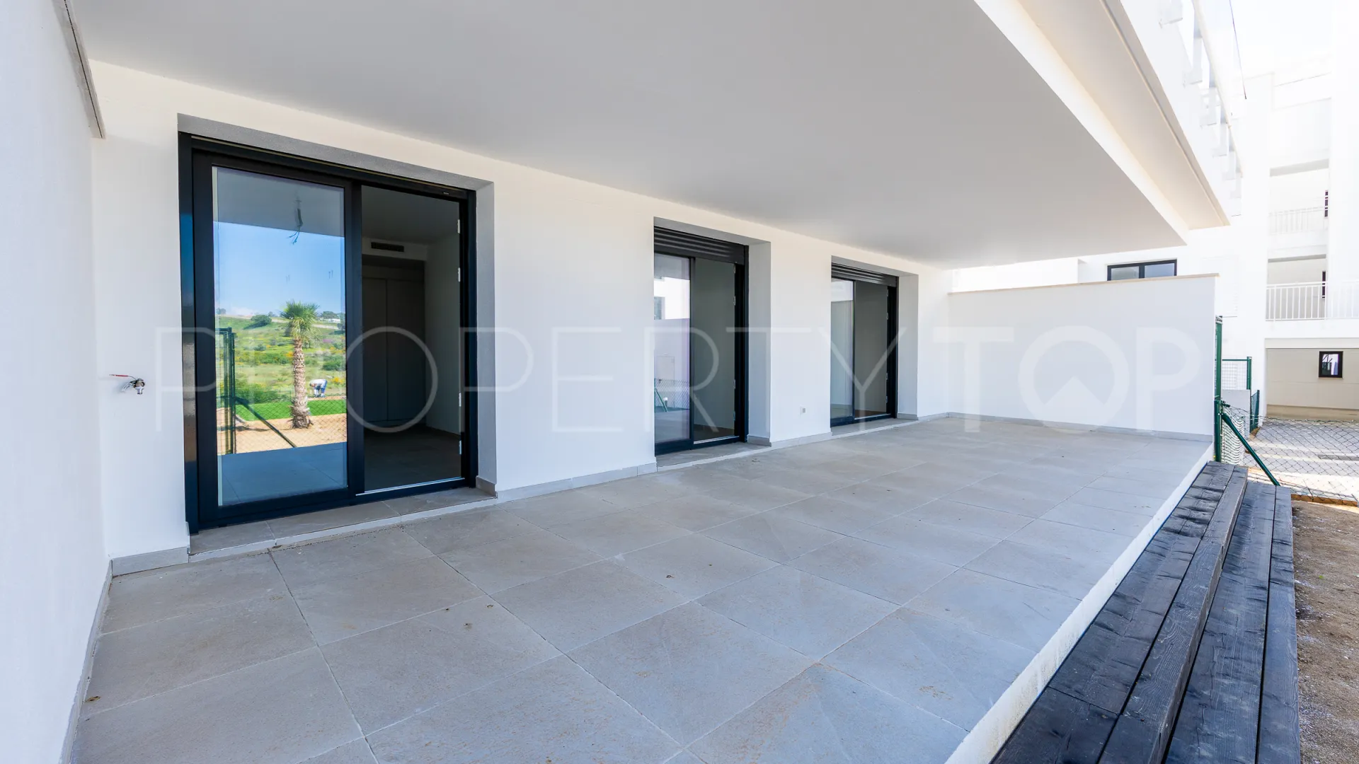 For sale ground floor apartment in Cala de Mijas with 2 bedrooms