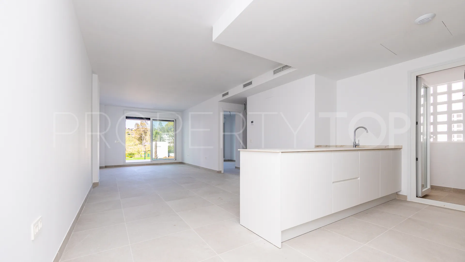 For sale ground floor apartment in Cala de Mijas with 2 bedrooms