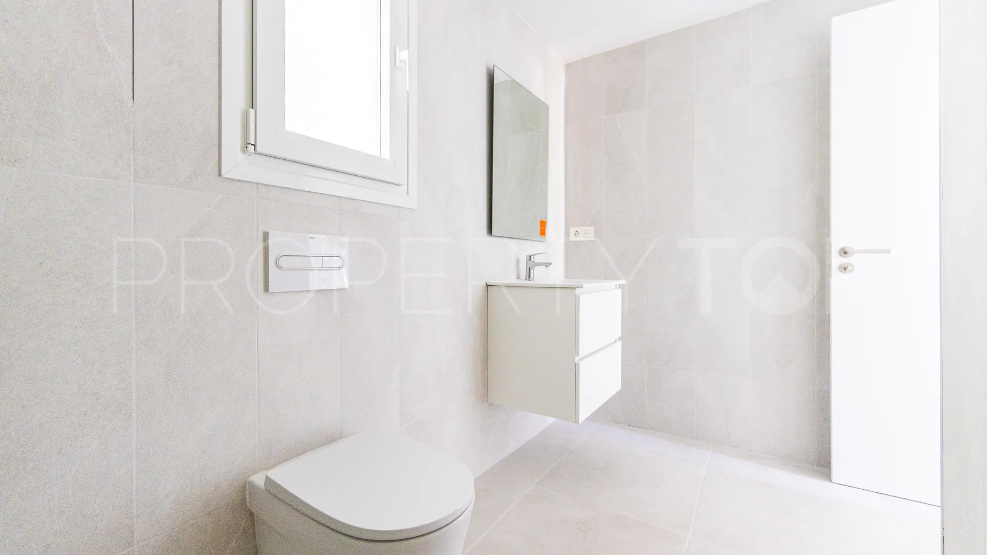 For sale ground floor apartment in Cala de Mijas with 2 bedrooms