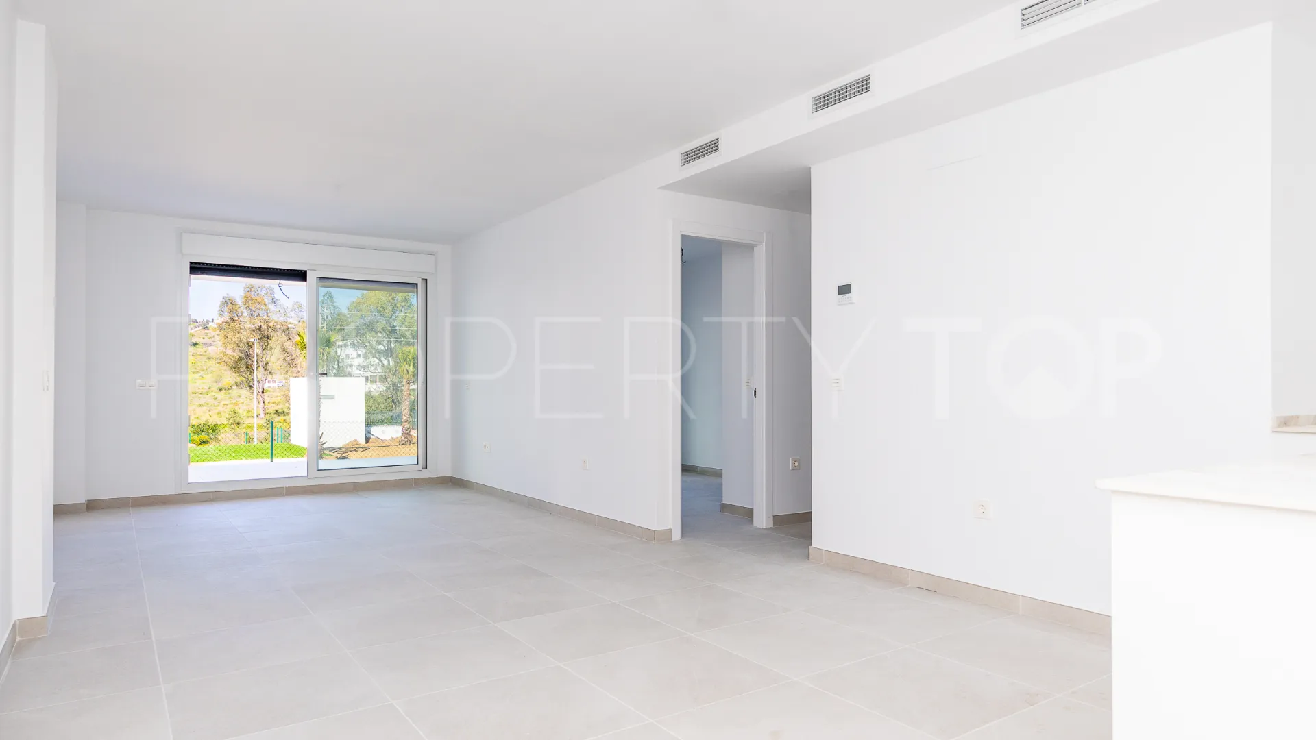 For sale ground floor apartment in Cala de Mijas with 2 bedrooms