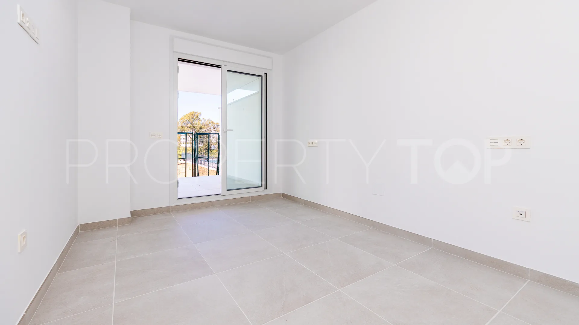 For sale ground floor apartment in Cala de Mijas with 2 bedrooms