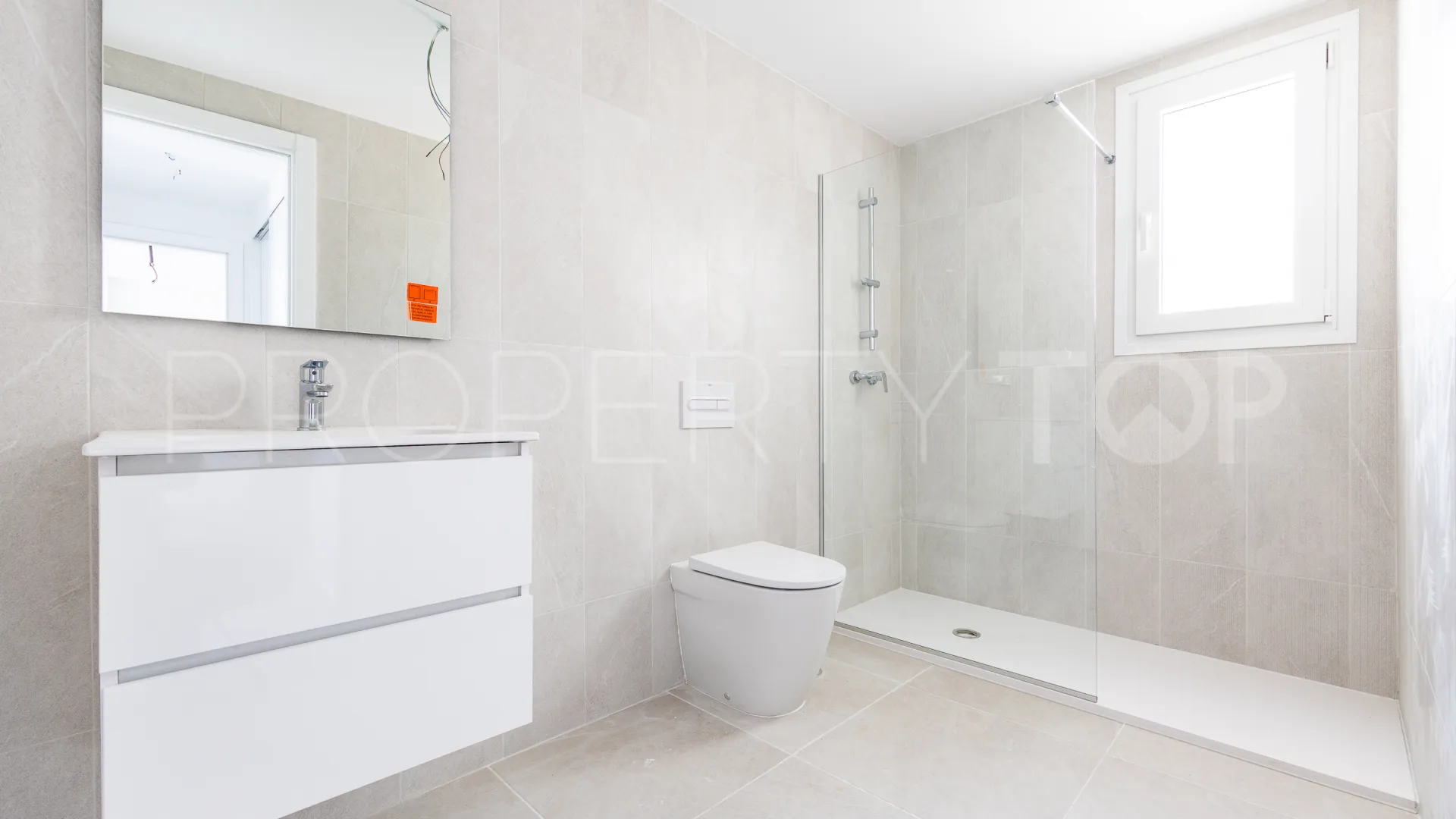 For sale ground floor apartment in Cala de Mijas with 2 bedrooms