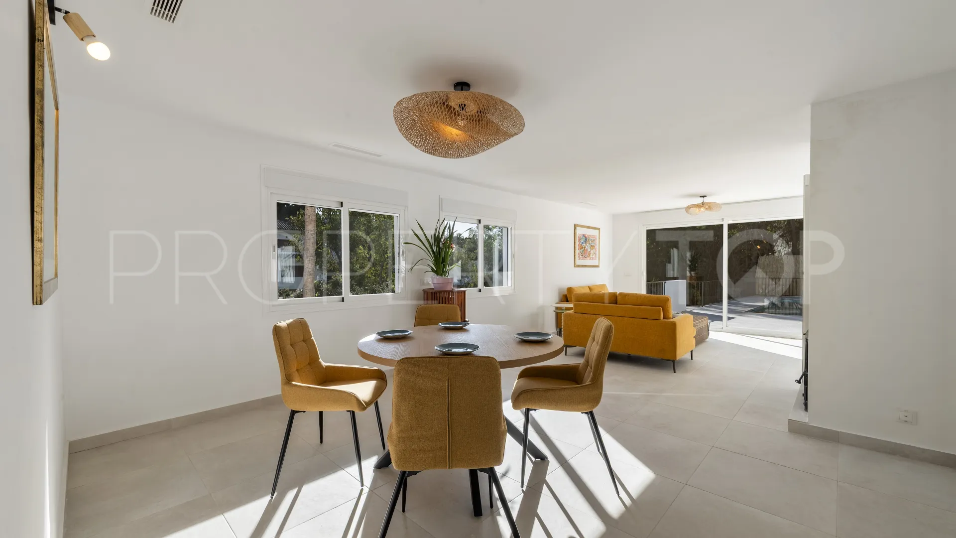 Se vende villa con 4 dormitorios en Campo Mijas