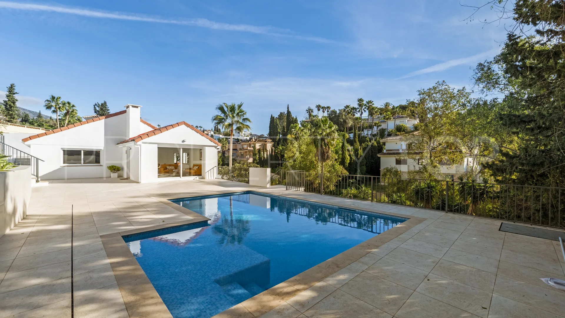 Se vende villa con 4 dormitorios en Campo Mijas