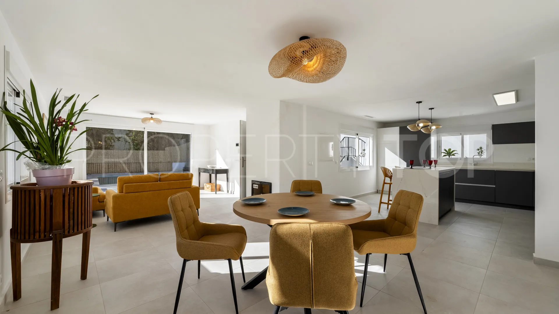 Se vende villa con 4 dormitorios en Campo Mijas