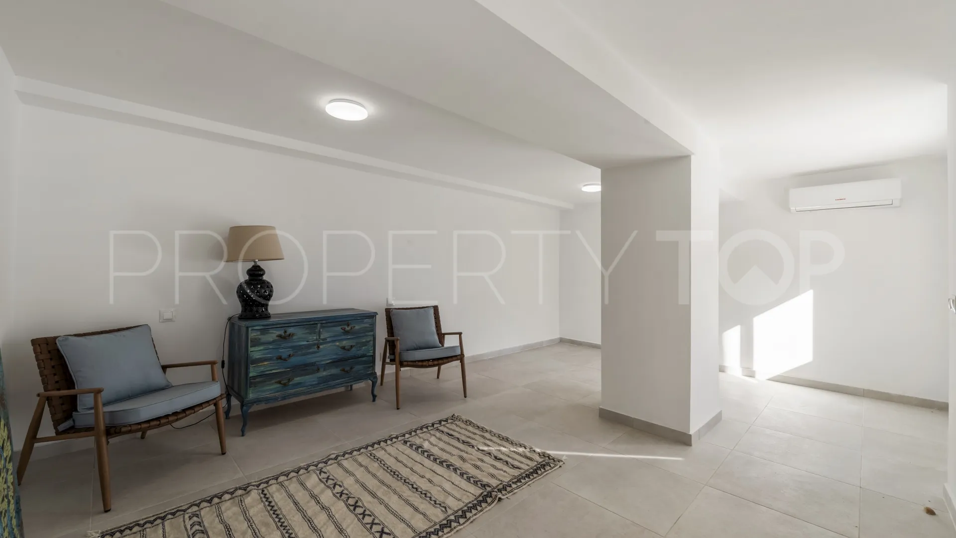 Se vende villa con 4 dormitorios en Campo Mijas