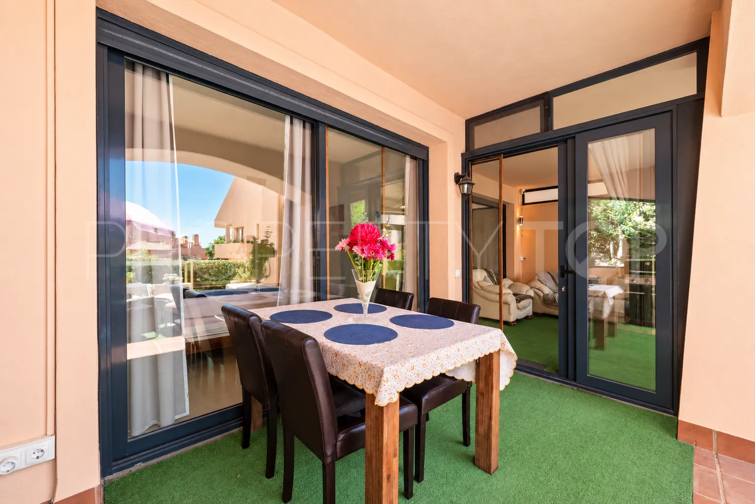 Apartamento planta baja en venta en Calahonda