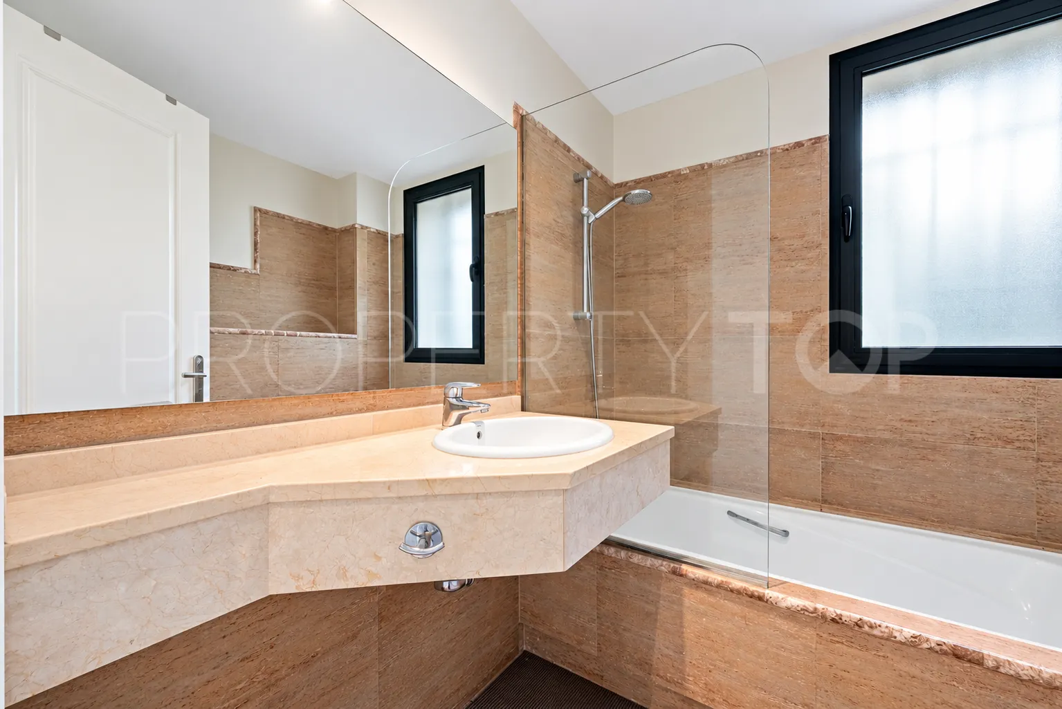 Apartamento planta baja en venta en Calahonda
