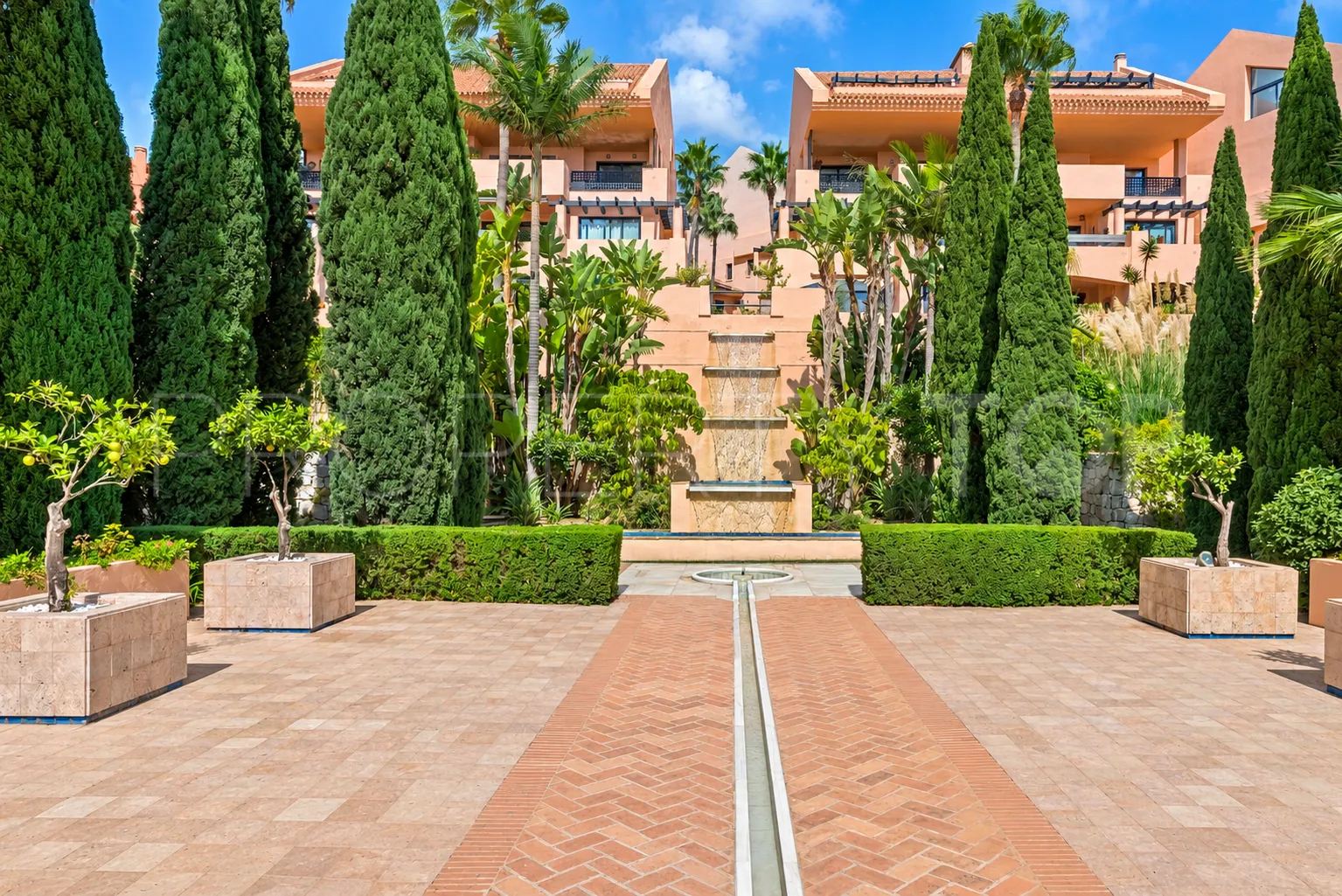 Apartamento planta baja en venta en Calahonda