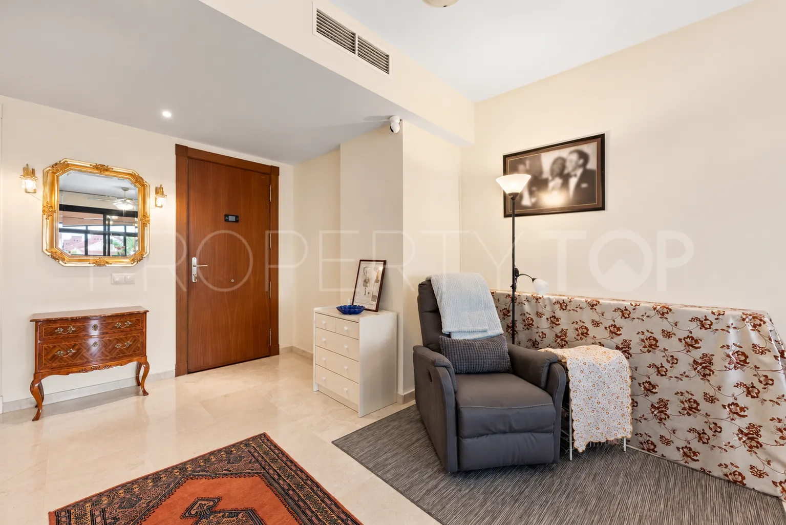 Apartamento planta baja en venta en Calahonda