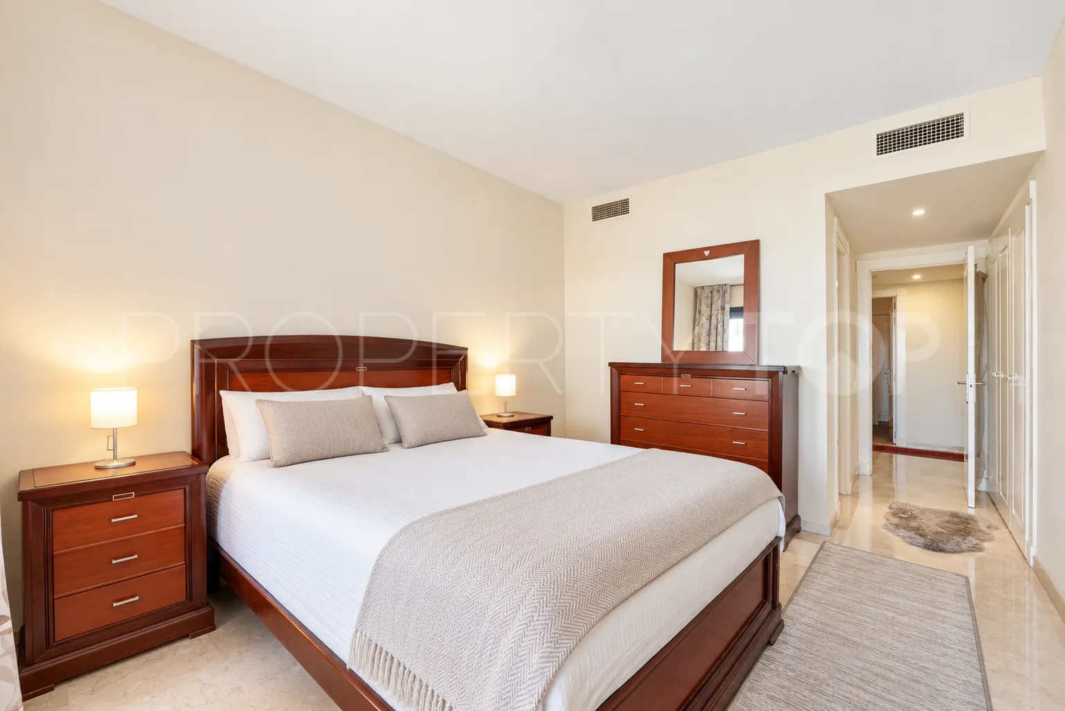 Apartamento planta baja en venta en Calahonda