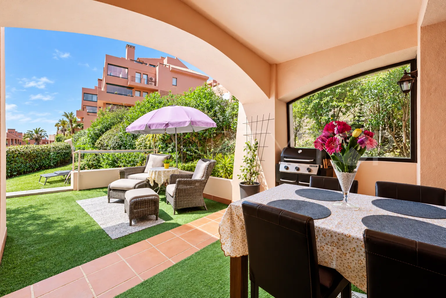 Apartamento planta baja en venta en Calahonda
