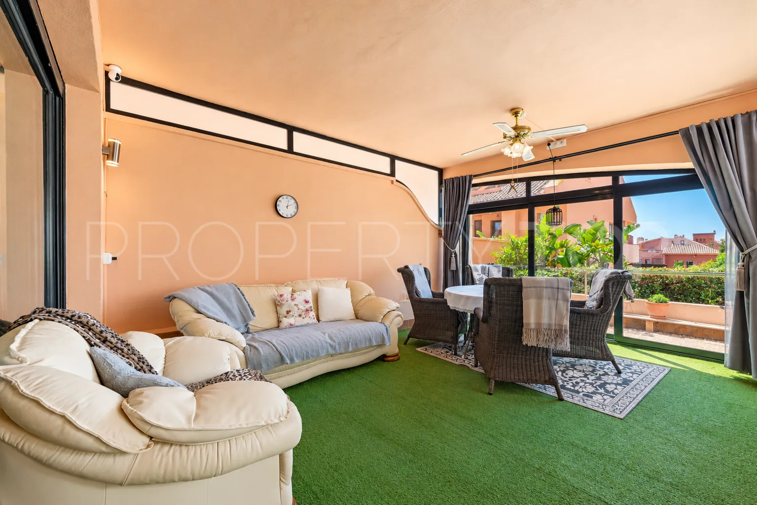 Apartamento planta baja en venta en Calahonda