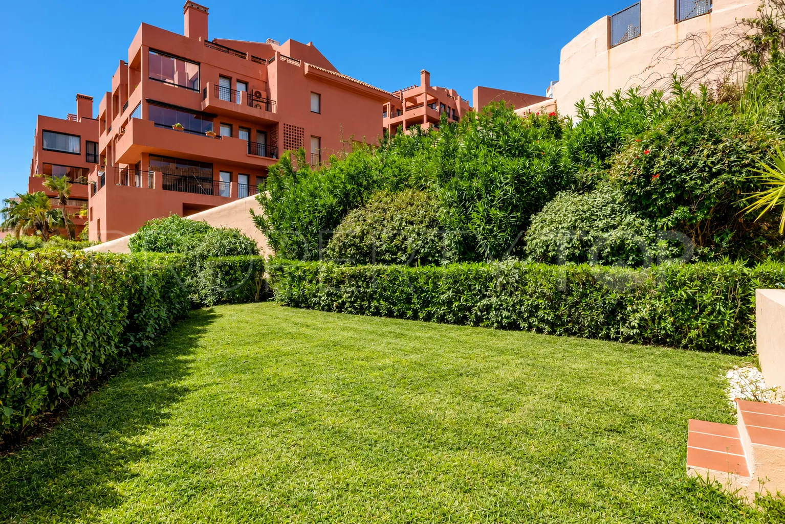 Apartamento planta baja en venta en Calahonda