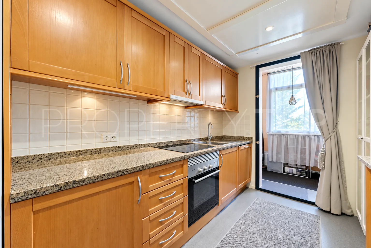 Apartamento planta baja en venta en Calahonda