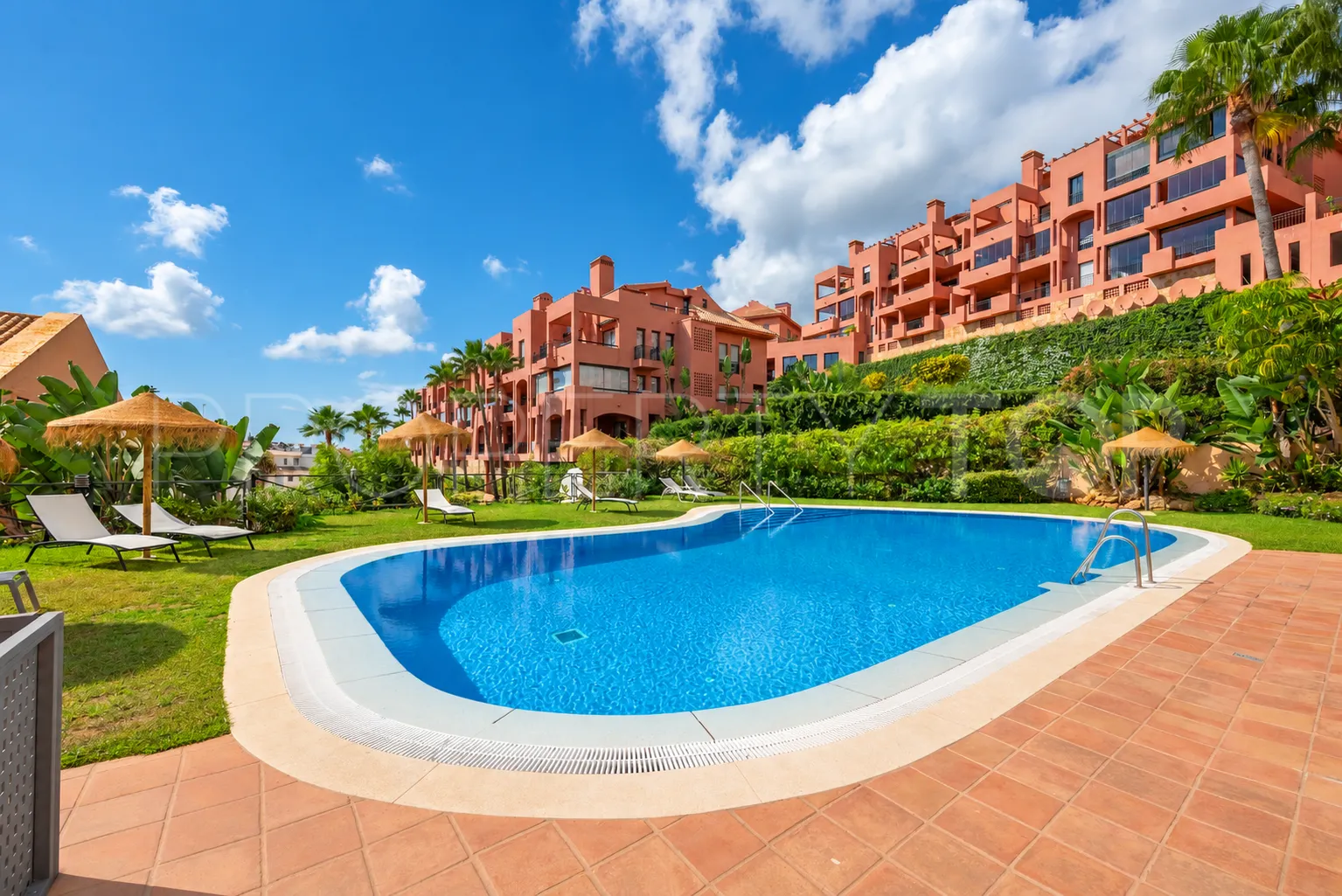 Apartamento planta baja en venta en Calahonda