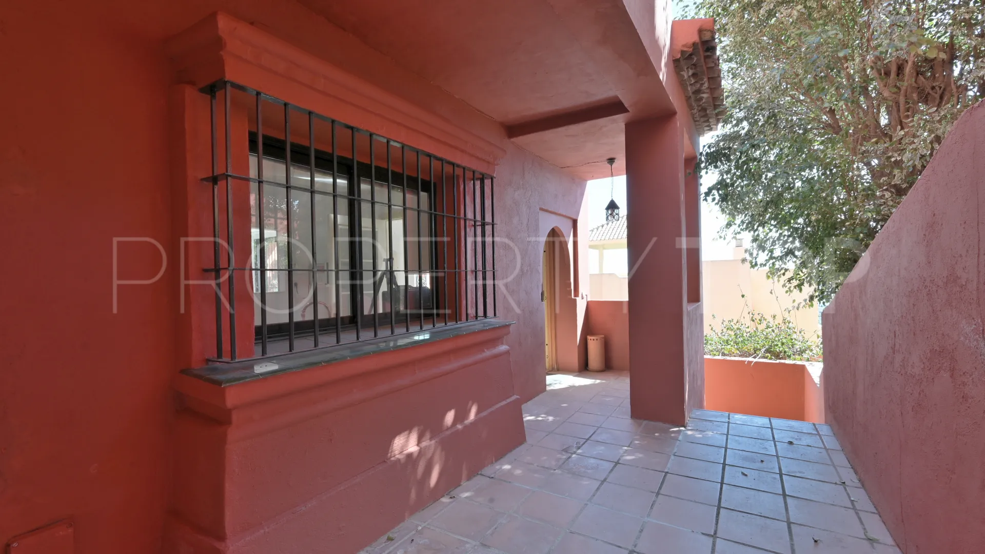 Apartamento en venta en Calahonda con 2 dormitorios