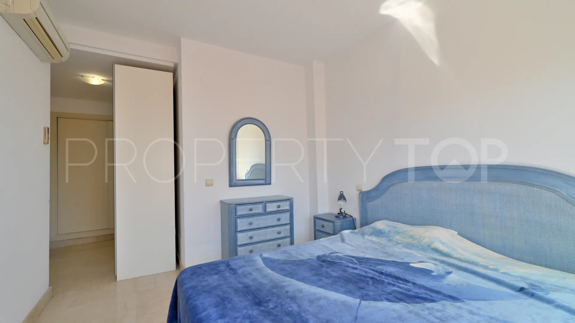 Apartamento en venta en Calahonda con 2 dormitorios