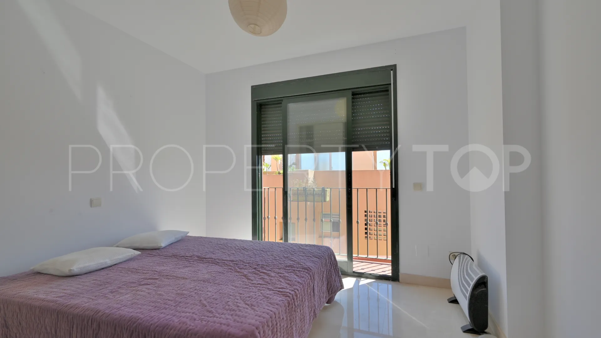 Apartamento en venta en Calahonda con 2 dormitorios