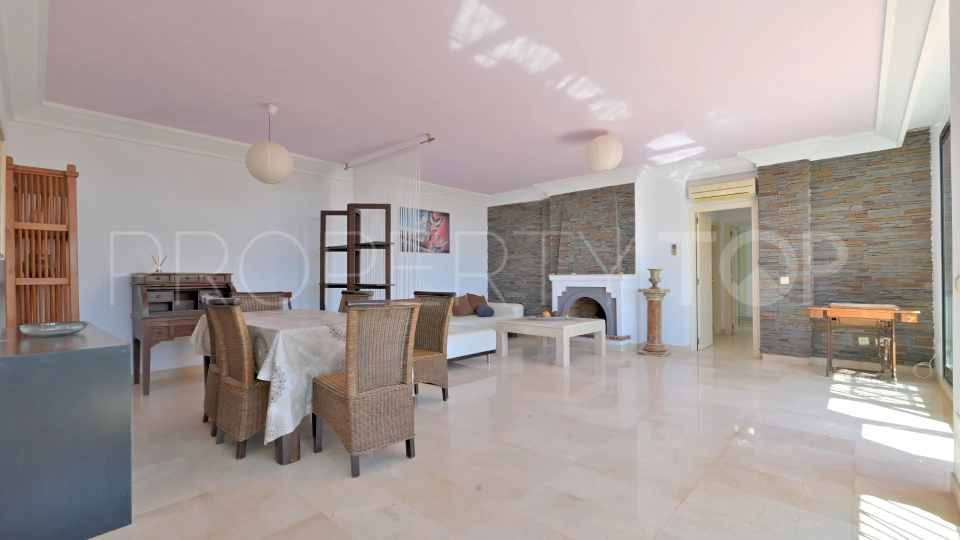 Apartamento en venta en Calahonda con 2 dormitorios