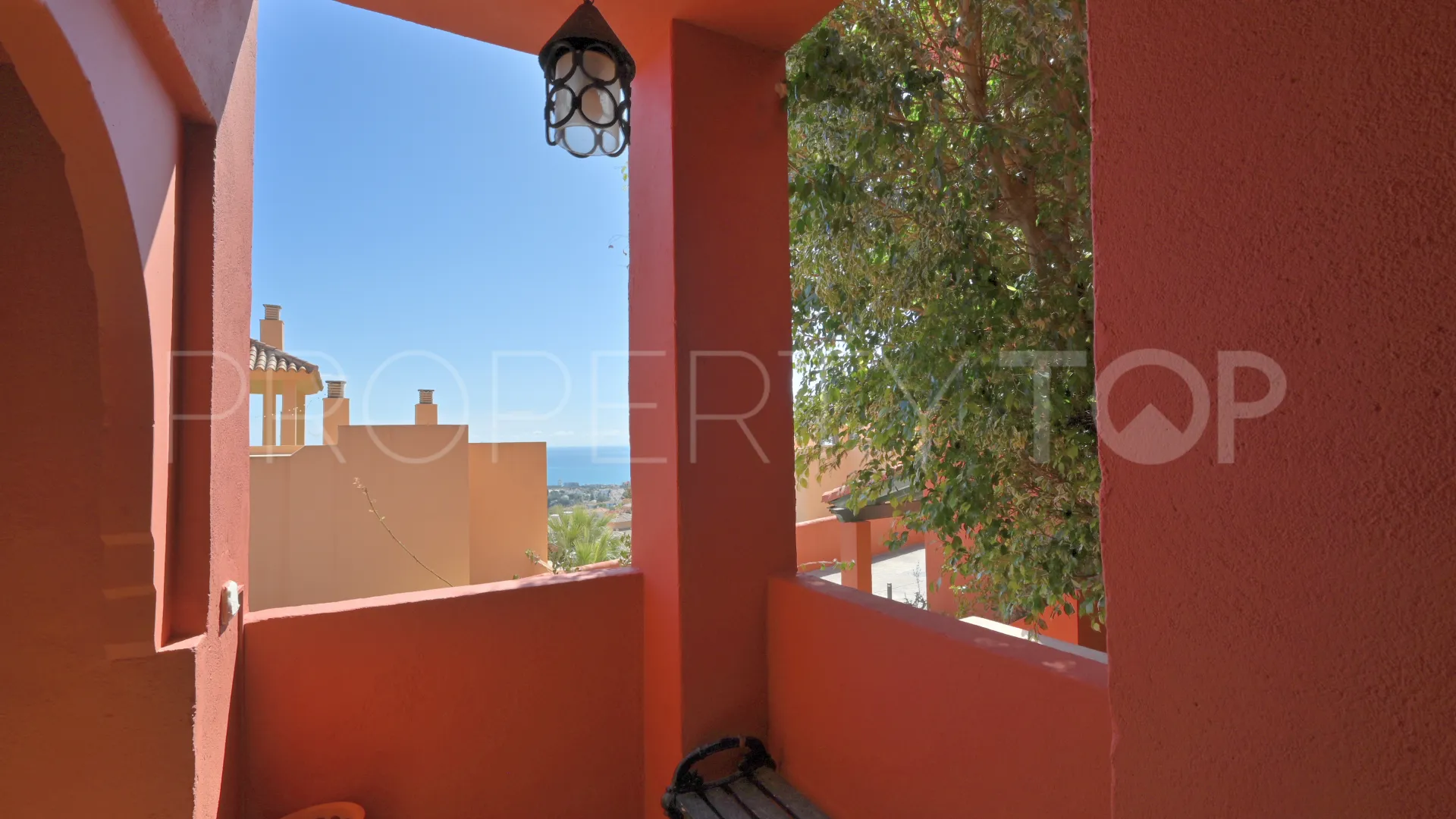 Apartamento en venta en Calahonda con 2 dormitorios