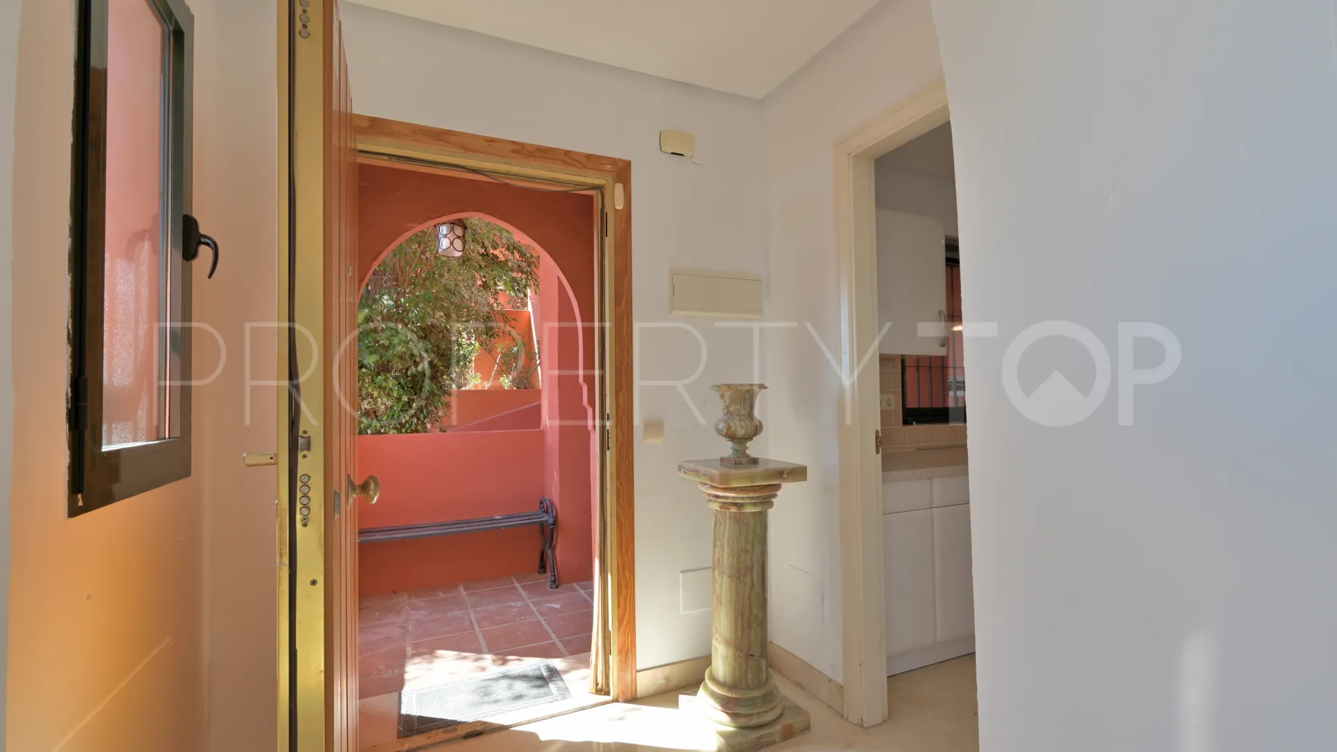 Apartamento en venta en Calahonda con 2 dormitorios