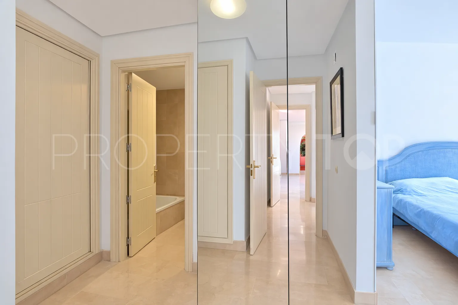 Apartamento en venta en Calahonda con 2 dormitorios