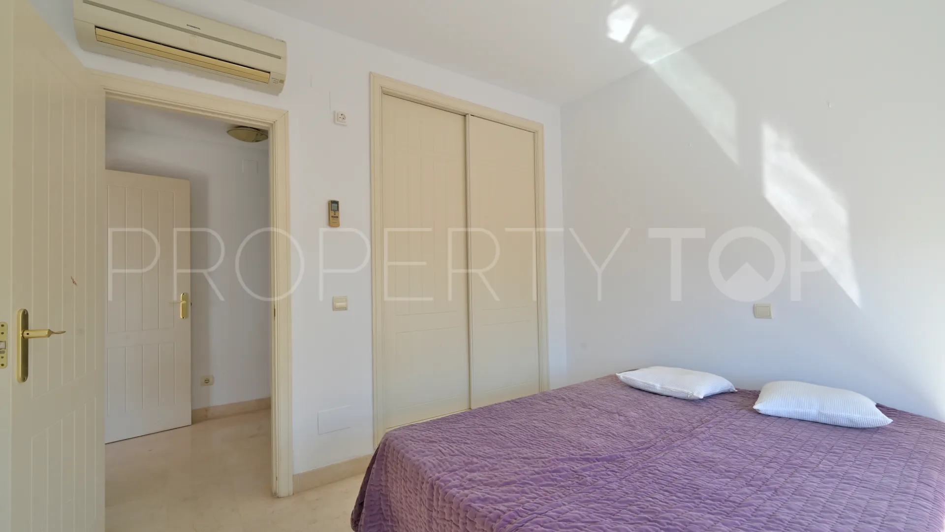 Apartamento en venta en Calahonda con 2 dormitorios